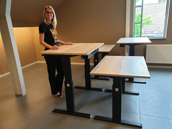 Manual Sit-Stand Desk - AluForce 140HC - Worktrainer.com