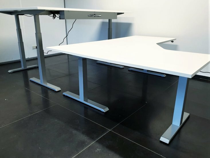 Elektisch Zit-Sta Hoekbureau - SteelForce 471 - Worktrainer.nl