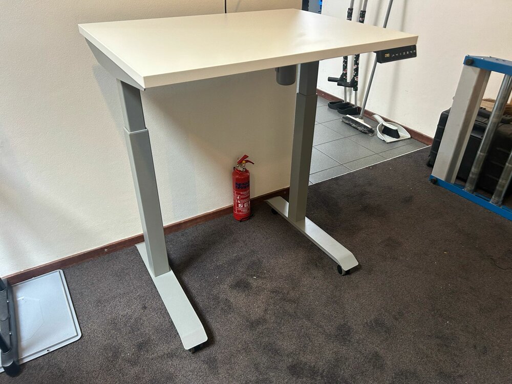 Klein Elektrisch zit-sta bureau - StudyDesk - Actief meubilair Worktrainer.nl