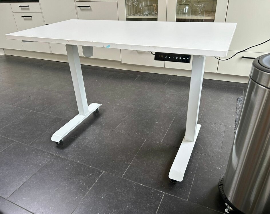 Sitz-Steh-Schreibtisch SteelForce 670 | Sitzen und stehen Sie gesund auf unserem ergnonomischen Schreibtisch| elektrisch 