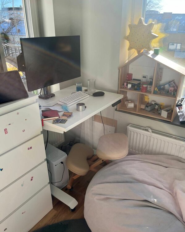 Klein Elektrisch zit-sta bureau - StudyDesk - Actief meubilair Worktrainer.nl
