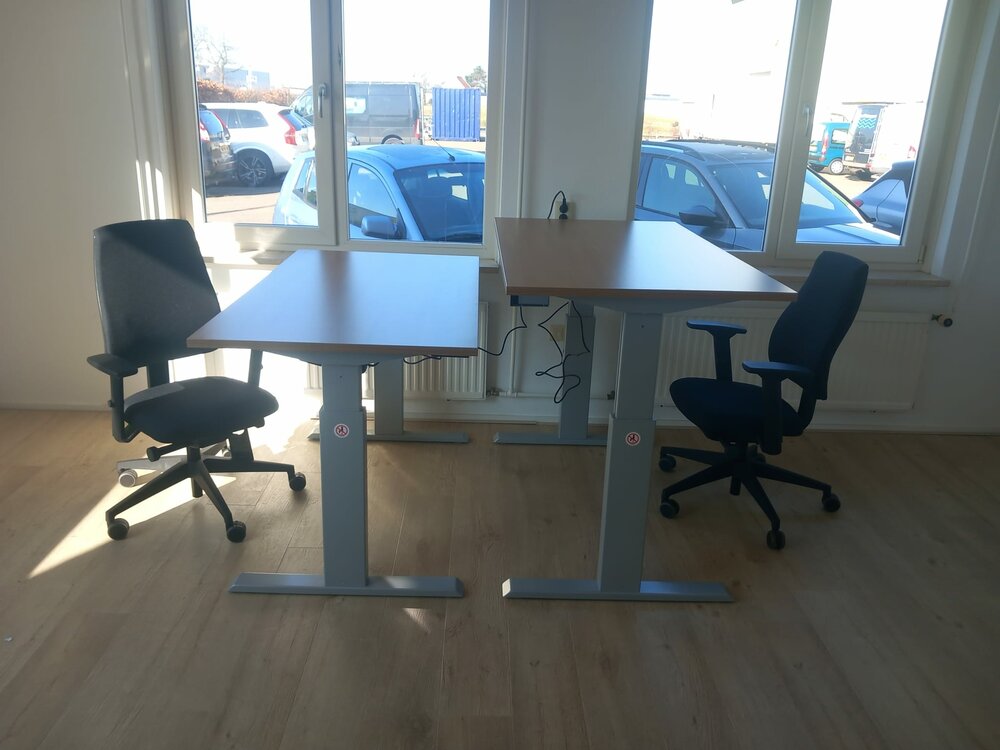 Aluforce 140 bureau | wissel staan en zitten achter je bureau af | Worktrainer.nl