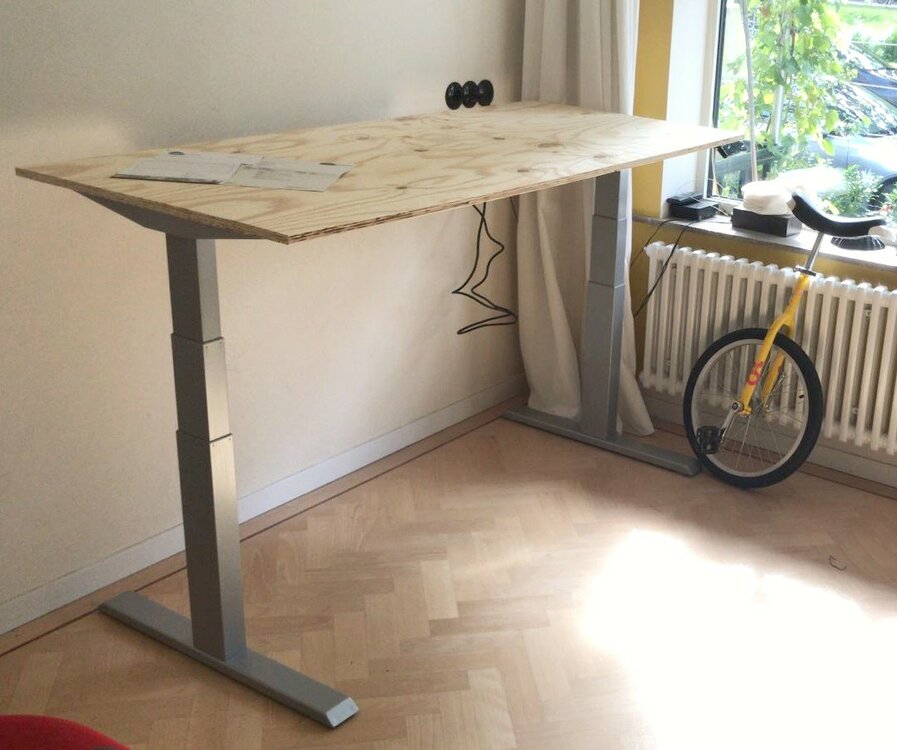 Zeer stabiel zit-sta bureau - Steelforce 270 - Worktrainer.nl