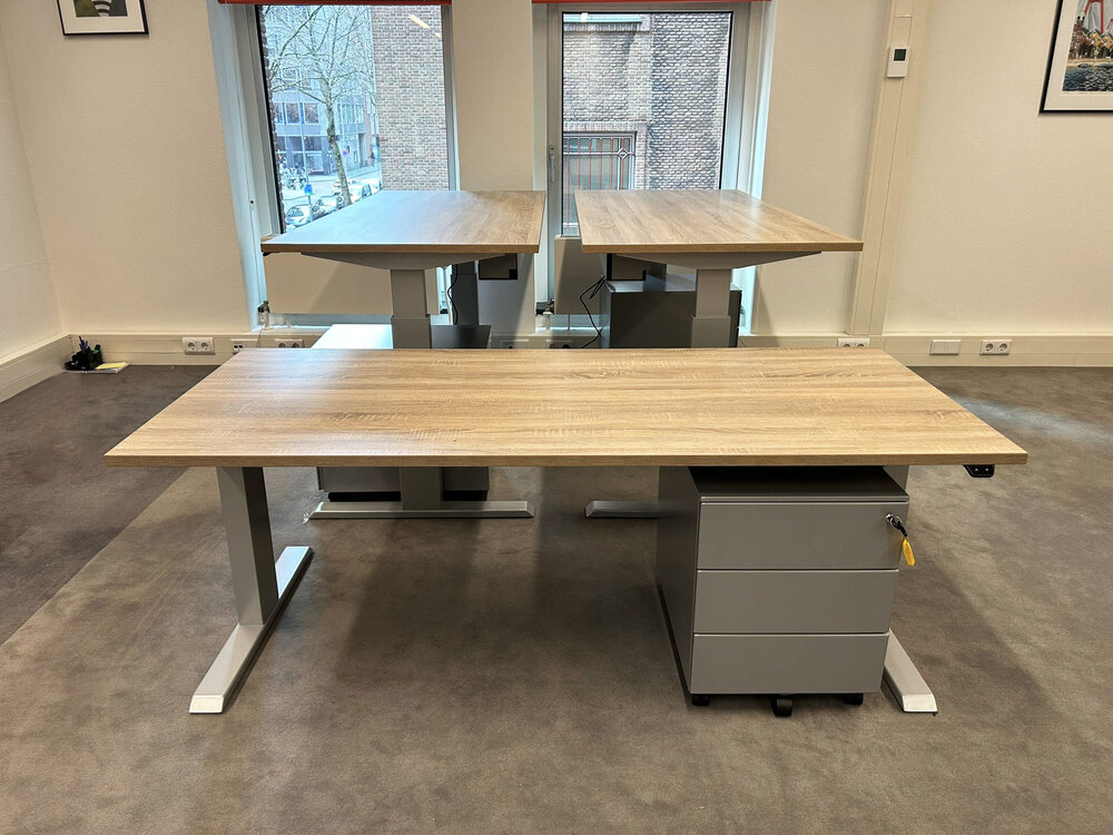 Zeer stabiel zit-sta bureau - Steelforce 270 - Worktrainer.nl