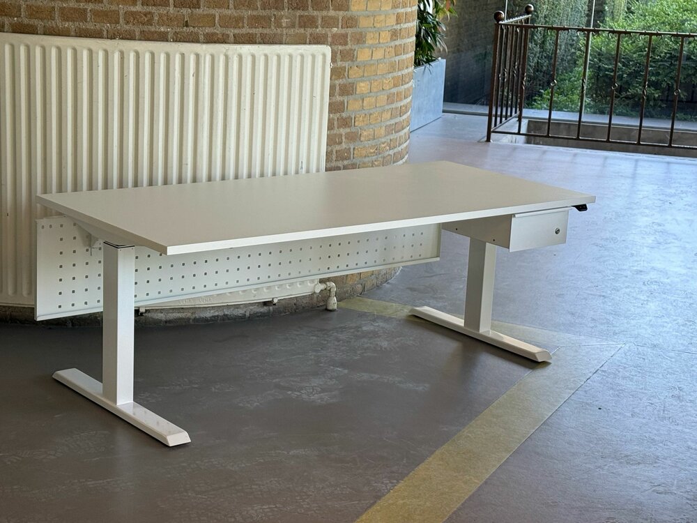 Verstelbaar Elektrisch Zit-Sta Bureau Steelforce 670 - Worktrainer.nl thuiswerkplek