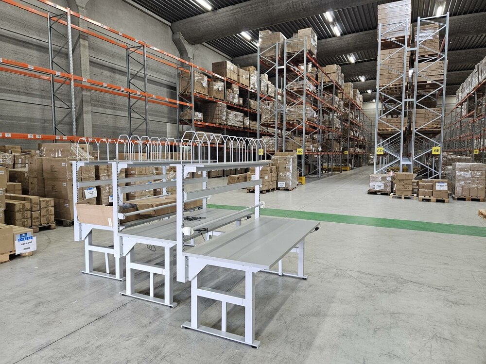 WorkBuddy | Electric height adjustable workbench