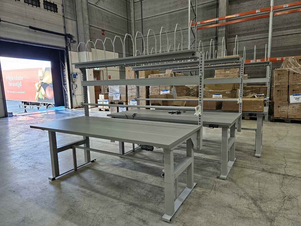 WorkBuddy | Electric height adjustable workbench