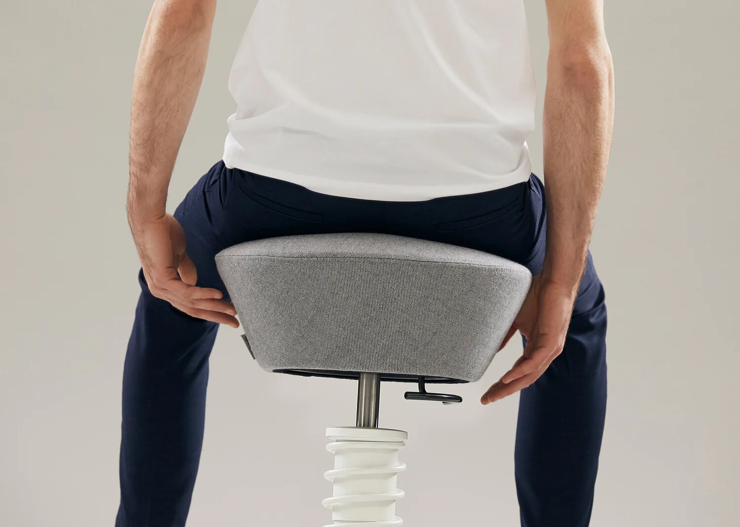 Aeris store motion chair