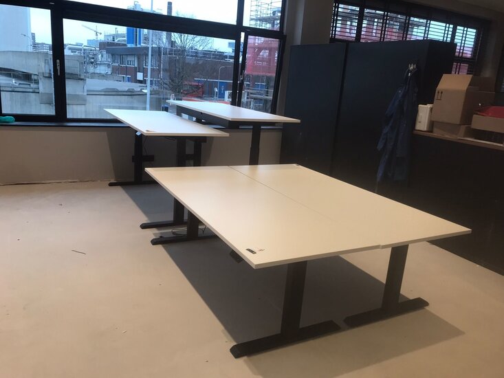 Verstelbaar Elektrisch Zit-Sta Bureau Steelforce 670 - Worktrainer.nl thuiswerkplek