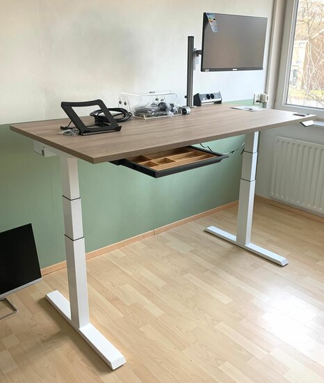 Verstelbaar Elektrisch Zit-Sta Bureau Steelforce 670 - Worktrainer.nl thuiswerkplek