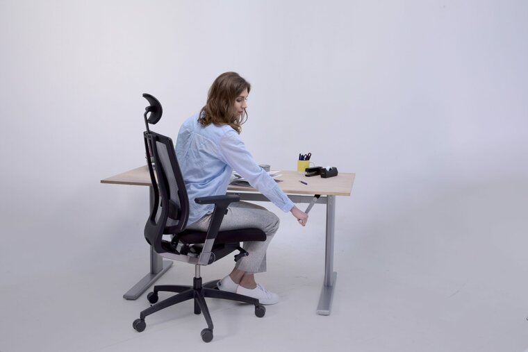 AluForce 110 | Manual Sit-Stand Desk 
