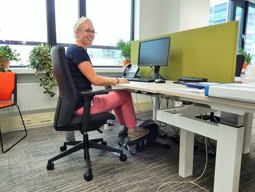 MARIETTE USES THE INMOTION UNDERNEATH HER SITTING DESK MARIETTE USES THE INMOTION UNDERNEATH HER SITTING DESK
