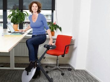 ANSWERING YOUR EMAILS ON THE DESKBIKE ANSWERING YOUR EMAILS ON THE DESKBIKE