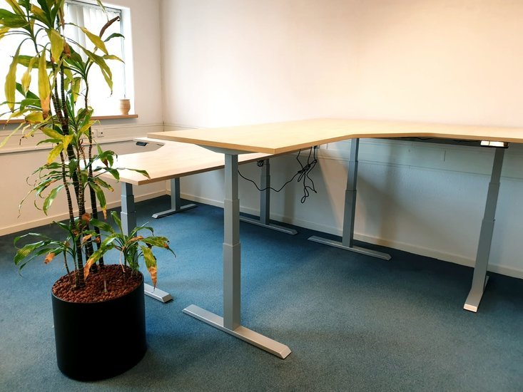 SteelForce 471 Corner | Electric Sit-Stand Corner Desk