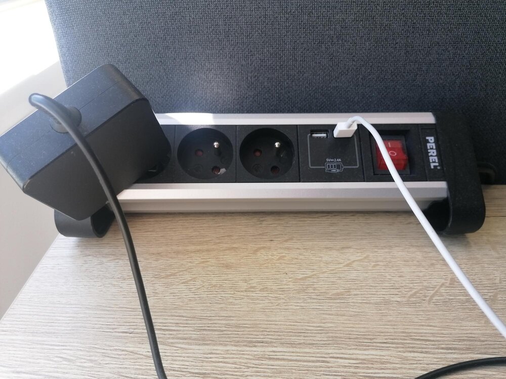 Perel | Desktop Power strip