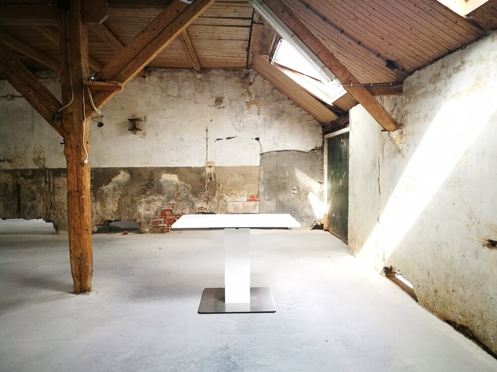 Linak | Sit-stand column table 