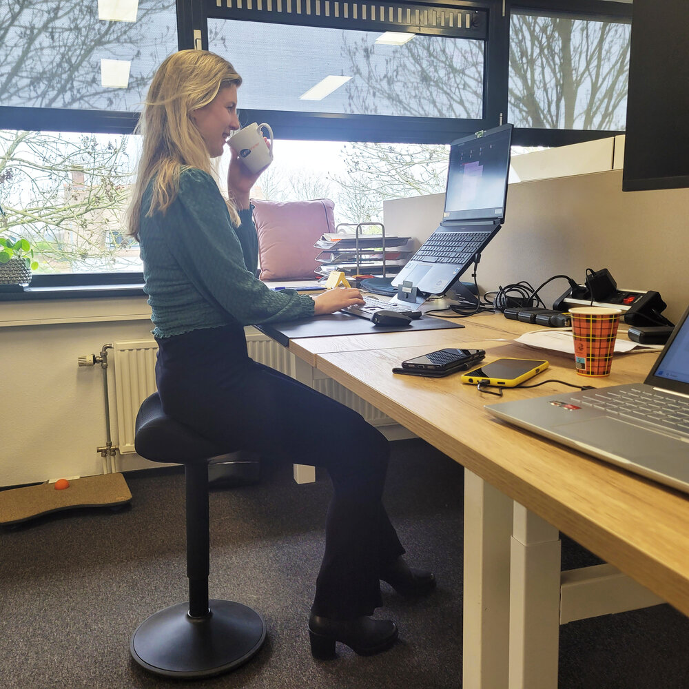 Jiggle | Sit-Stand Balance Stool