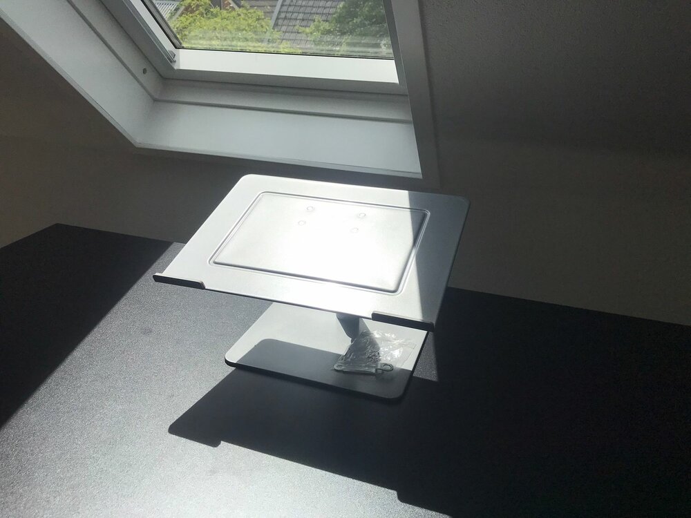 2nd change | Worktrainer | Laptop stand