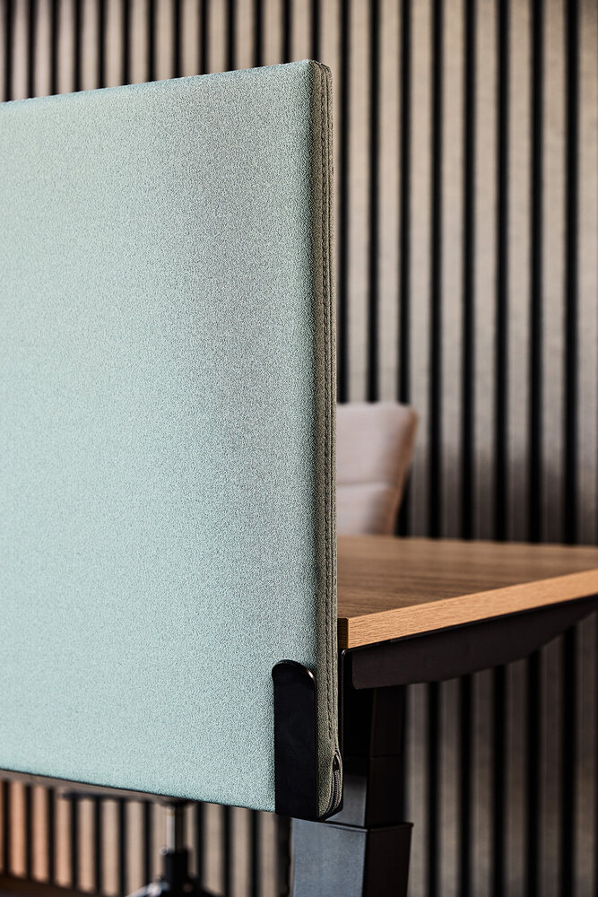 ScreenIT Air | Partition Screen Sit-Stand Desk