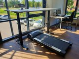 Hoge positie Walkdesk XL solo loopband achter je bureau Worktrainer.nl zit-sta bureau loopband actief werken bewegen tijdens we