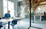 aluforce 140 sit stand desk | wissel staan en zitten achter je bureau af | Worktrainer.nl