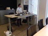 zit-sta bureau | wissel staan en zitten achter je bureau af | Worktrainer.nl