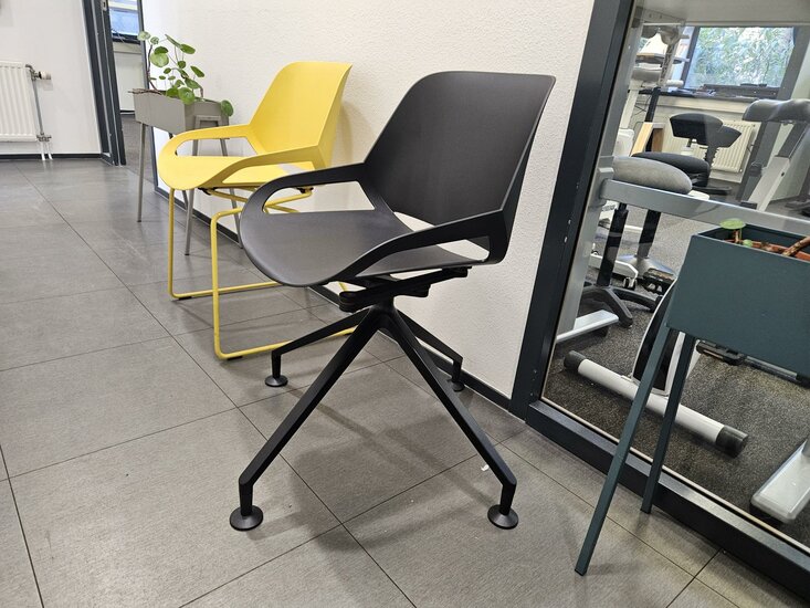2nd change Aeris Numo Cross Legs | Active design chair 